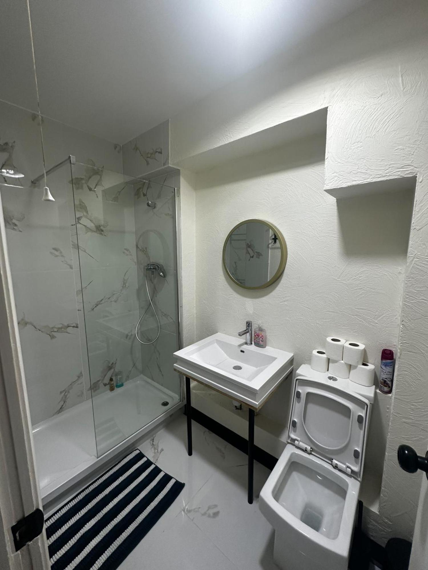 Flat 2 In Aldgate * Londra
